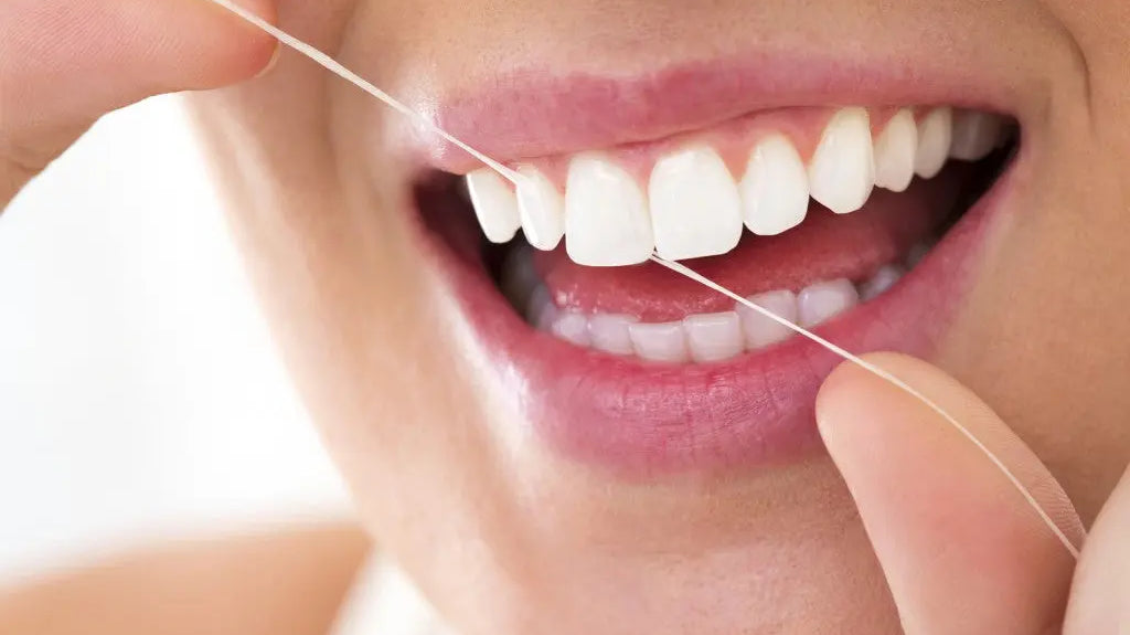 Warum-ist-die-Verwendung-von-Zahnseide-so-wichtig Snow Pearl GmbH
