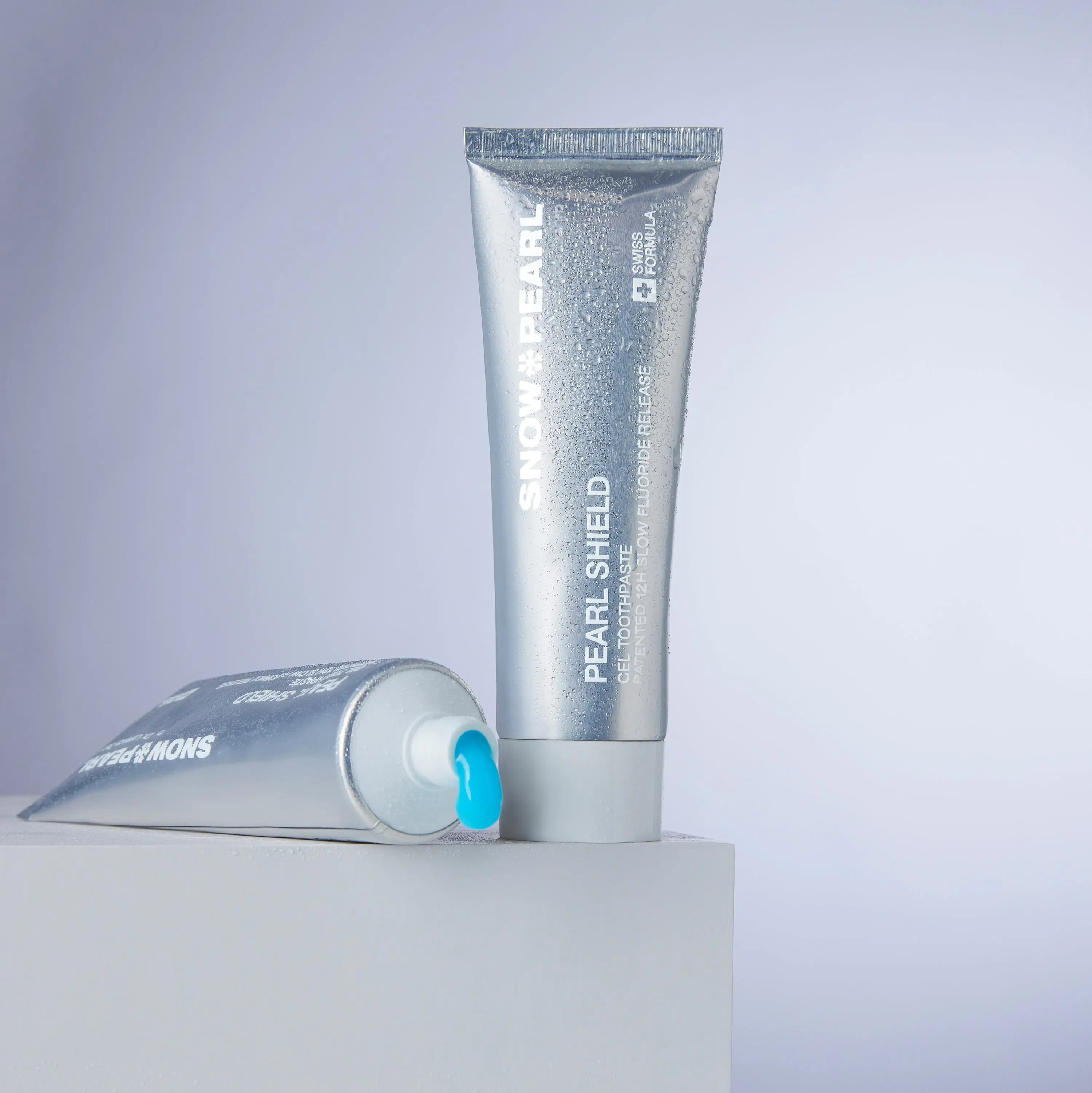 Bioglas-Technologie der PEARL SHIELD PLUS Zahnpasta unterstützt die Remineralisierung und stärkt den Zahnschmelz.