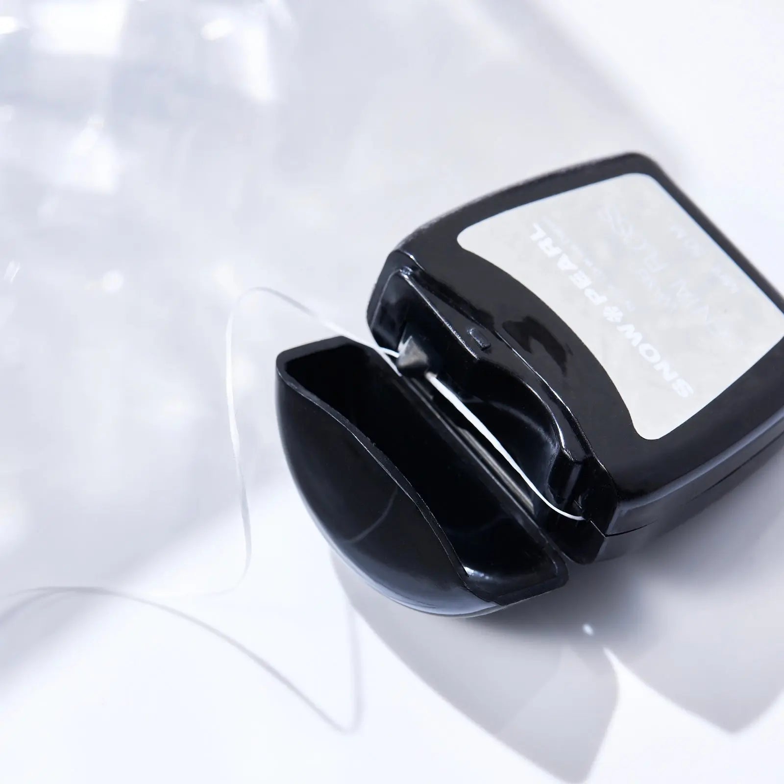 Dental Floss Zahnseide von Snow Pearl für tägliche Mundhygiene und gesunde Zähne.