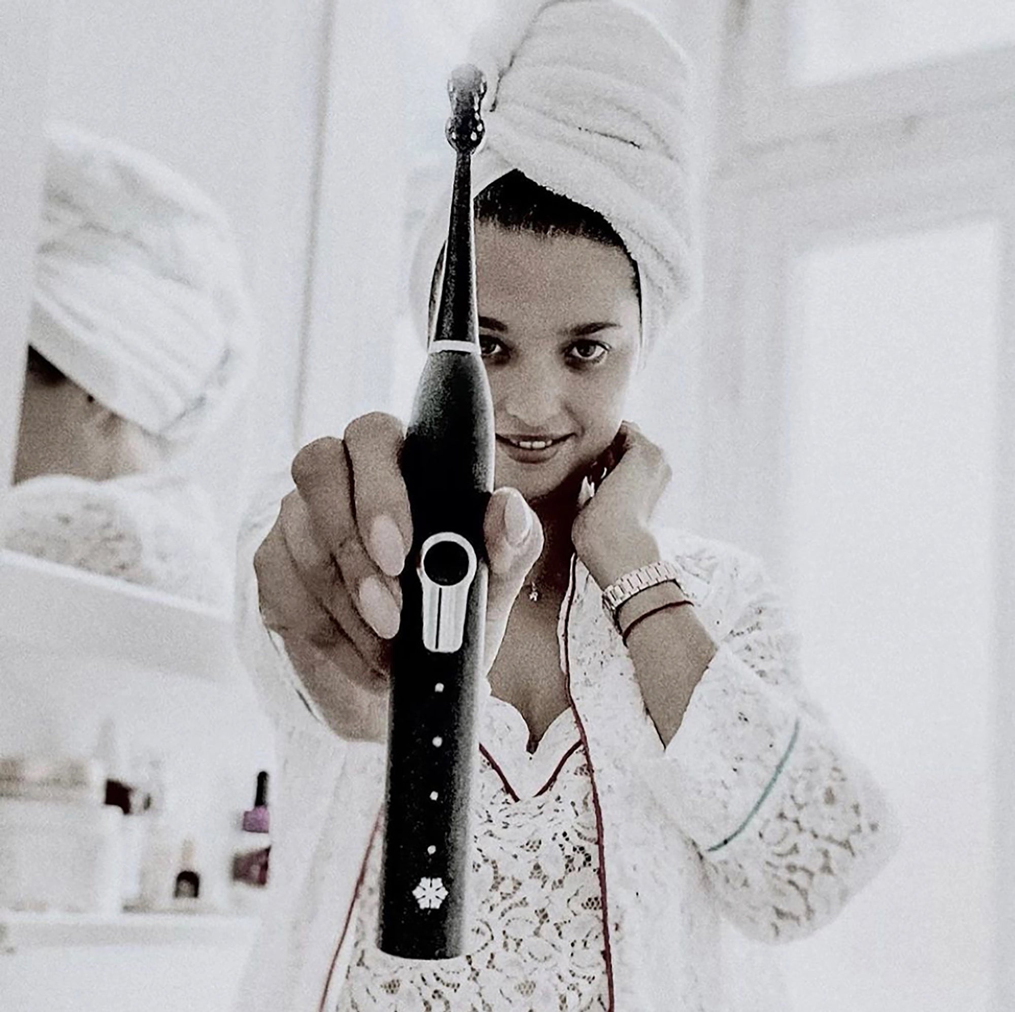 Snow Pearl Ultra Soft Schallzahnbürste für hochwertige Zahnpflege und gesunde Zähne.