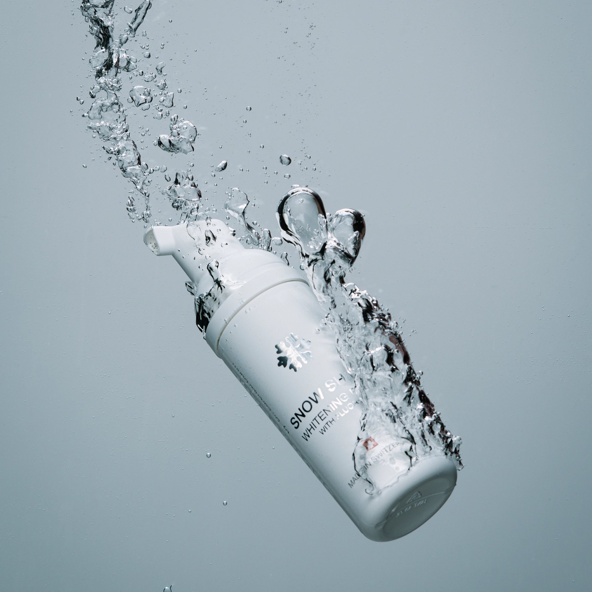 Professioneller Whitening-Schaum Snow Shine für Zahnpflege und Aufhellung ohne Zahnschmelz zu beschädigen.