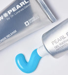 Gelartige Textur der Pearl Shield Gel Zahnpasta auf Zahnbürste