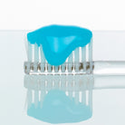 Sanfte Zahnbürste entfernt Plaque gründlich und schont gleichzeitig das Zahnfleisch.