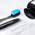 Sanfte schwarze Zahnbürste entfernt Plaque gründlich und schont gleichzeitig das Zahnfleisch.