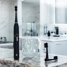 Schallzahnbürste mit Ultra Soft Ersatzkopf für schonende Zahnreinigung und Pflege empfindlicher Zähne.