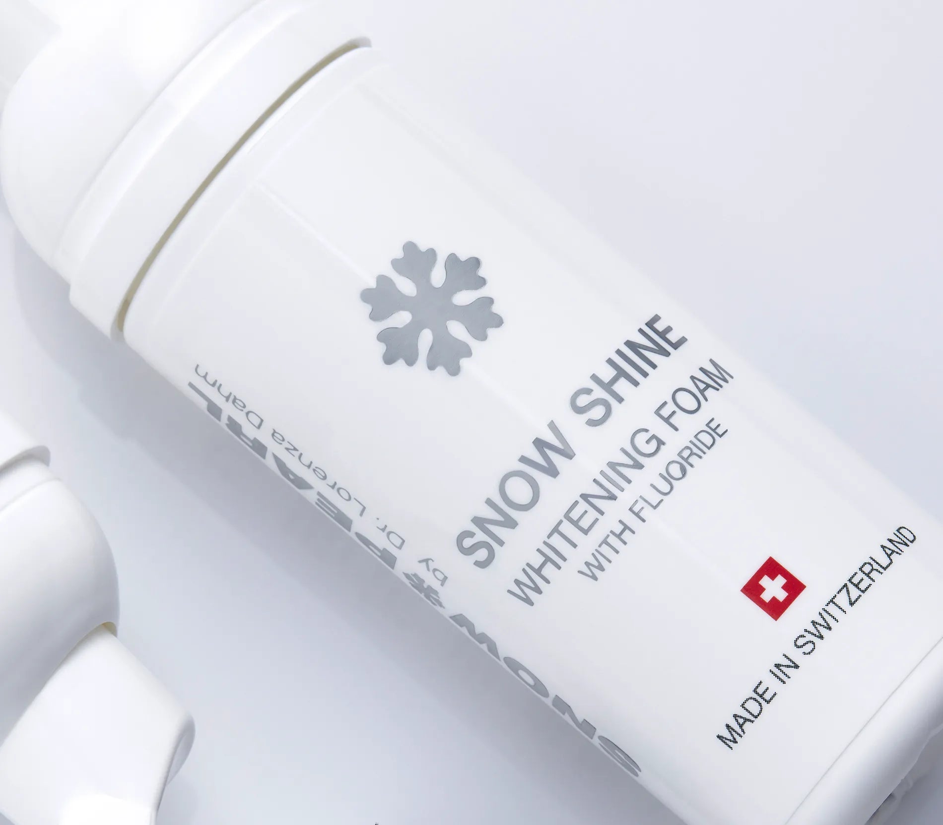 SNOW PEARL Snow Shine Whitening Foam zur sanften Entfernung von Verfärbungen und für natürlich weissere Zähne