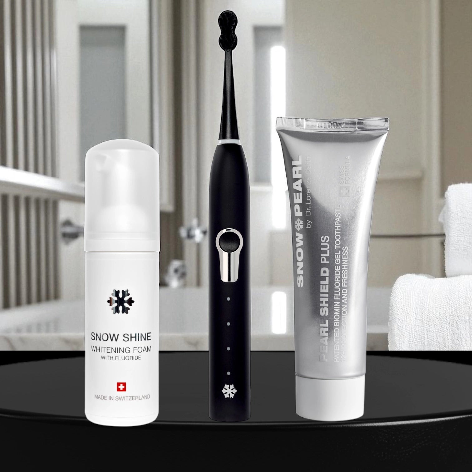 Whitening Schaum für Zahnaufhellung und Mundpflege mit sofort sichtbarem Whitening Effekt.