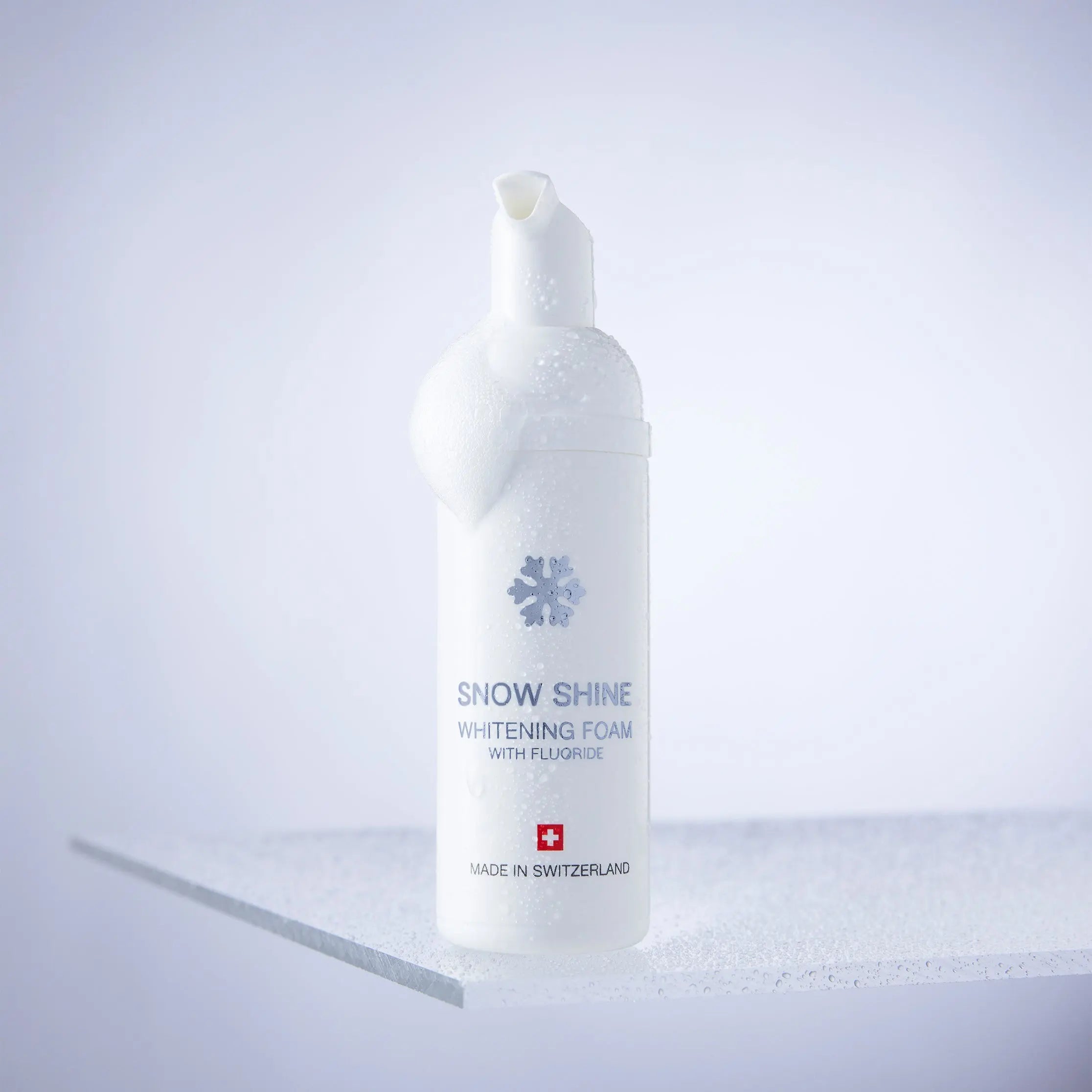 Snow Shine Whitening Foam für die tägliche Mundpflege – Whitening, Schutz und frischer Atem in einem Produkt.