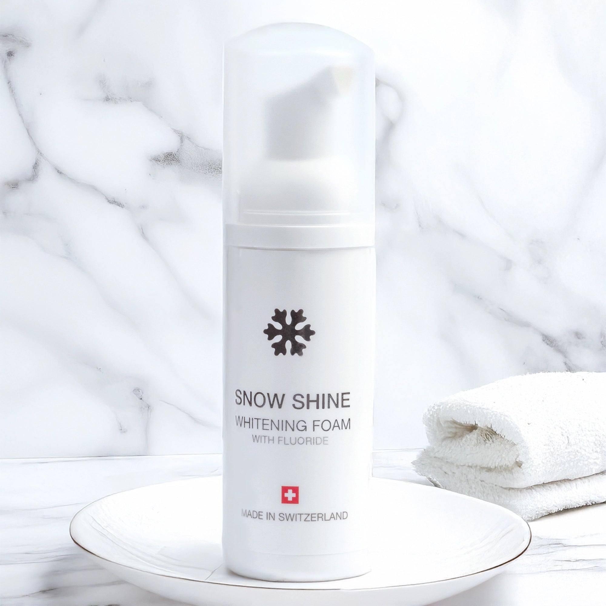 Snow Shine Whitening Foam für sanfte Zahnaufhellung zu Hause, frischen Atem und Schutz für empfindliche Zähne.
